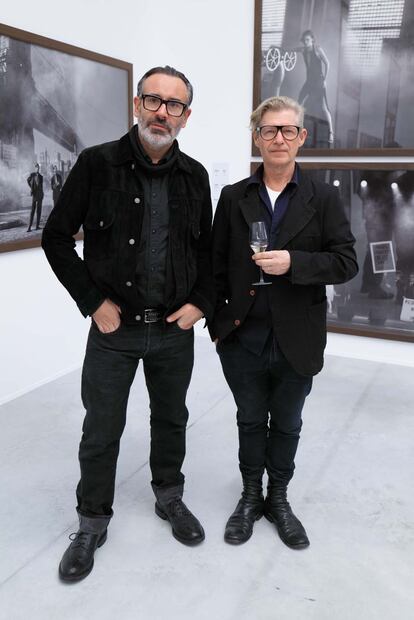 El estilista Karl Templer y el fotógrafo de moda sueco Mikael Jansson.