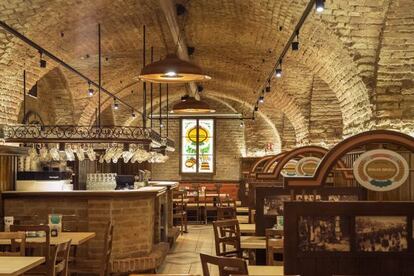 Salón de la cervecería Salm Bräu, en Viena.