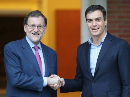 Mariano Rajoy se re&uacute;ne con Pedro S&aacute;nchez, en el complejo de la Moncloa. 