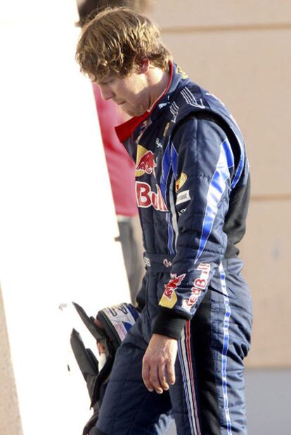 Sebastian Vettel abandona cabizbajo el circuito.
