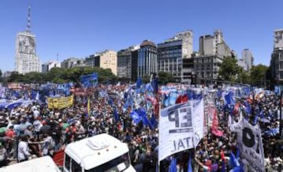 Vista panorámica de la manifestación contra Macri.