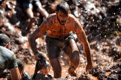 Un participante durante la prueba 'Legion Run' celebrada en la ciudad griega de Sofiko.