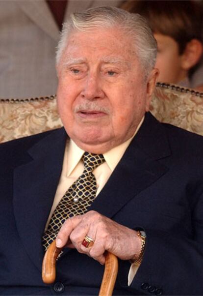 Fotografía de archivo tomada en 2003 en Santiago de Chile, del ex dictador chileno Augusto Pinochet