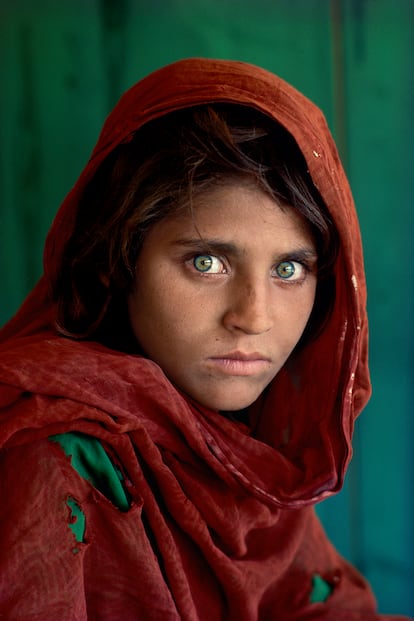 Sharbat Gula, conocida como 'La niña afgana'. Peshawar 1984. 