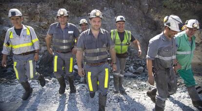 Un grupo de mineros termina su jornada en Aguas Teñidas