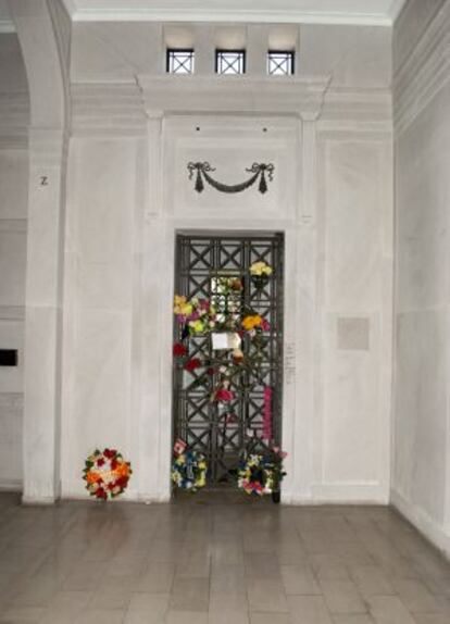 Entrada del mausoleo de Elvis en Memphis