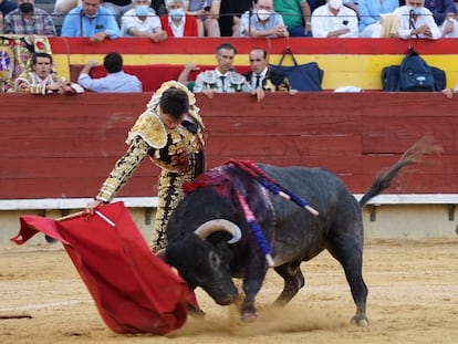 Daniel Luque, en su faena al tercero de la tarde este jueves en Castellón.