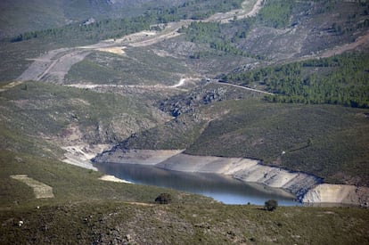 Los meteorólogos aseguran que la primavera será lluviosa, aunque probablemente no compense la caída de reservas de agua.