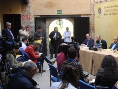 Lectura del fallo del und&eacute;cimo premio de poes&iacute;a Garc&iacute;a Lorca.