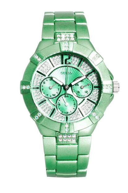 Guess se apunta al color del año con este reloj (135 euros).