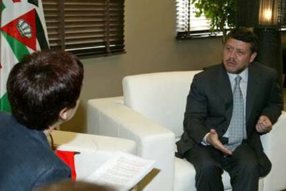 El Rey Abdalá II de Jordania, durante una entrevista con la periodista Ángeles Espinosa