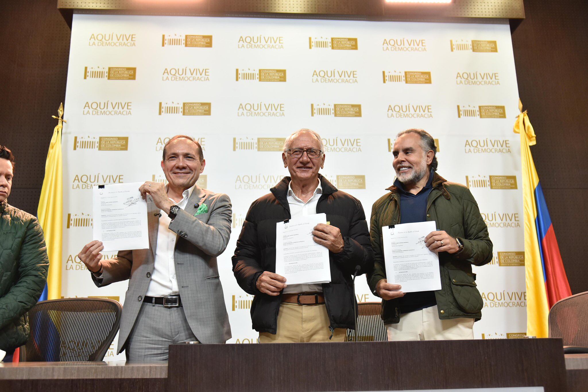 El Gobierno, con Petro ausente, radica en el Senado una nueva consulta popular con cuatro preguntas adicionales sobre la salud