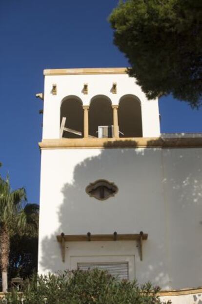 Una de las torres de la residencia veraniega.