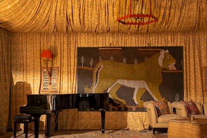 Piano in the bar, an intimate place to chat, listen to music or play a game of backgammon. 