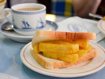 'Chippy butty', sándwich de patatas fritas.