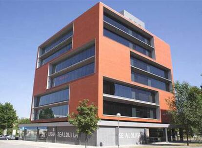 Edificio de oficinas General Fanjul, obra del estudio Rubio y Álvarez-Sala.