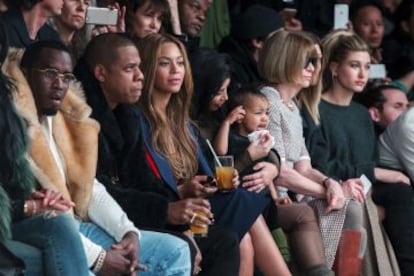 Kim Kardashian, Jay-Z, Beyonce y Anna Wintour durante la presentación de las zapatillas de Kanye West en Nueva York en 2015.