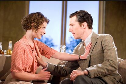 Faye Castelow y Benedict Cumberbatch, en una escena de <i>After the Dance</i> en el National Theatre de Londres.