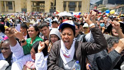 Una simpatizante de Petro y Márquez, en la Plaza Bolívar, este domingo.