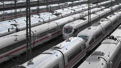 Trenes parados en las vías en Múnich durante la huelga ferroviaria del pasado mes de abril, que coincidió con la del personal de tierra de los aeropuertos y paralizó el transporte en Alemania.