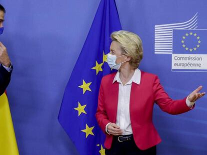 La presidenta de la Comisión Europea, Ursula von der Leyen, y el presidente del Gobierno, Pedro Sánchez, en la cumbre europea celebrada el pasado mes de septiembre en Bruselas.