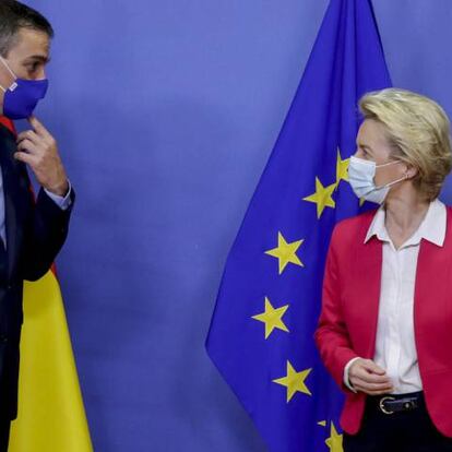 La presidenta de la Comisión Europea, Ursula von der Leyen, y el presidente del Gobierno, Pedro Sánchez, en la cumbre europea celebrada el pasado mes de septiembre en Bruselas.