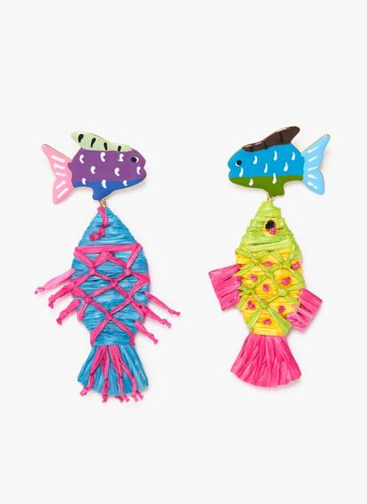 El universo multicolor de Bimba y Lola llega al fondo del océano con estos divertidos pendientes de rafia estampados a mano, que tienen a los peces como protagonistas. 95 €