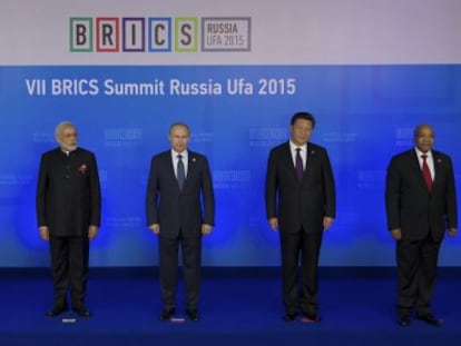 Dilma Rousseff, Narendra Modi, Vladimir Putin, Xi Jinping e Jacob Zuma na quinta-feira em Ufá, na cúpula dos BRICS.