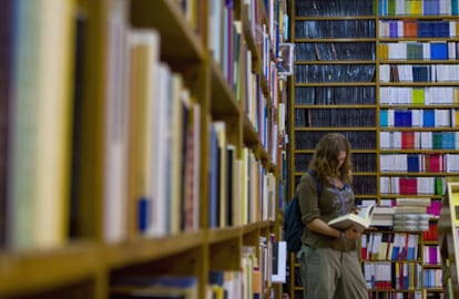 Interior de la librería Visor, en Madrid