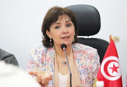 Sihem Bensedrin en una rueda de prensa en la Comisión de la Verdad