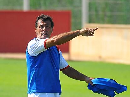 Miguel Ángel Nadal, en un entrenamiento del Mallorca.