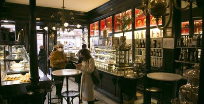 Interior de la tienda de Lhardy.