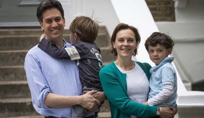 Ed Miliband,con su esposa Justine Thornton y sus dos hijos.