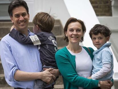 Ed Miliband, amb la seva dona, Justine Thornton, i els seus dos fills.