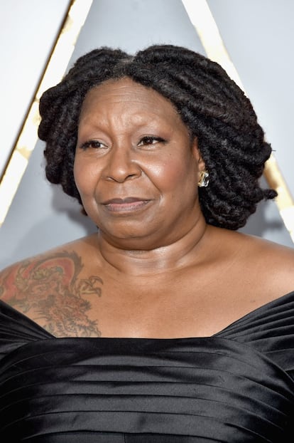  Whoopi Goldberg chega ao Oscar.