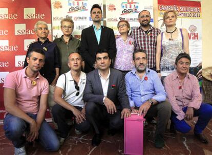 Presentación en la SGAE del programa de fiestas del Orgullo Gay 2001.