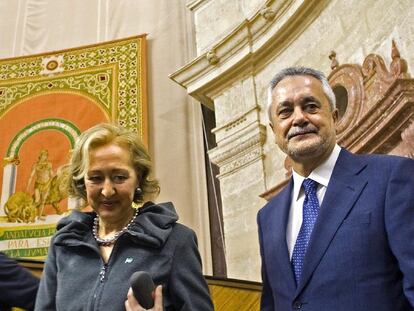 José Antonio Griñán y Fuensanta Coves, ayer, tras el acto institucional celebrado en el Parlamento.