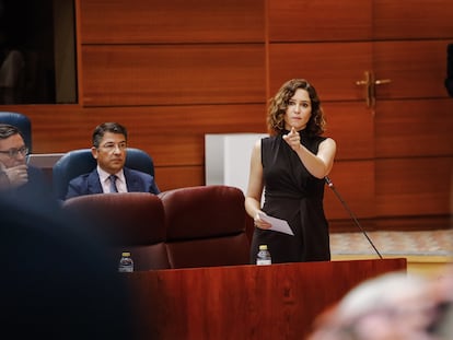 La presidenta de la Comunidad de Madrid, Isabel Díaz Ayuso, interviene durante una sesión plenaria, en la Asamblea de Madrid, a 23 de junio de 2022.