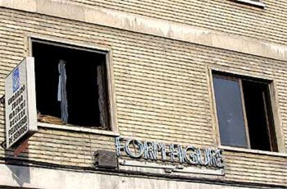 Fachada de la vivienda del barrio de la Milagrosa de Pamplona en la que han muerto los dos ancianos.