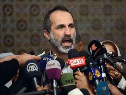 El presidente de la Coalición Nacional Siria, Moaz al Jatib, en una comparecencia ante los medios en El Cairo, el pasado 1 de febrero.