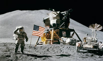 James Irwin, que saluda a la bandera durante su visita a la Luna, muri&oacute; de un ataque al coraz&oacute;n