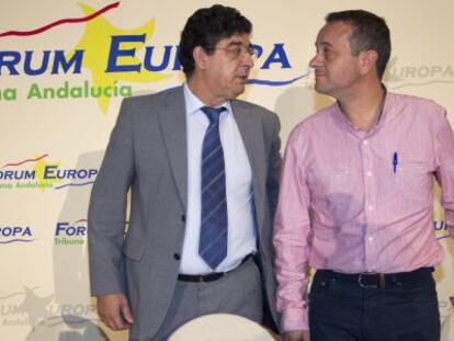 Diego Valderas (a la izquierda) y Jos&eacute; Antonio Castro, en el Forum Europa celebrado el pasado mes de junio.