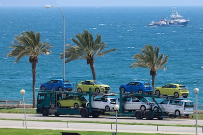 Traslado de coches desde el muelle de Palma, el 31 de mayo.