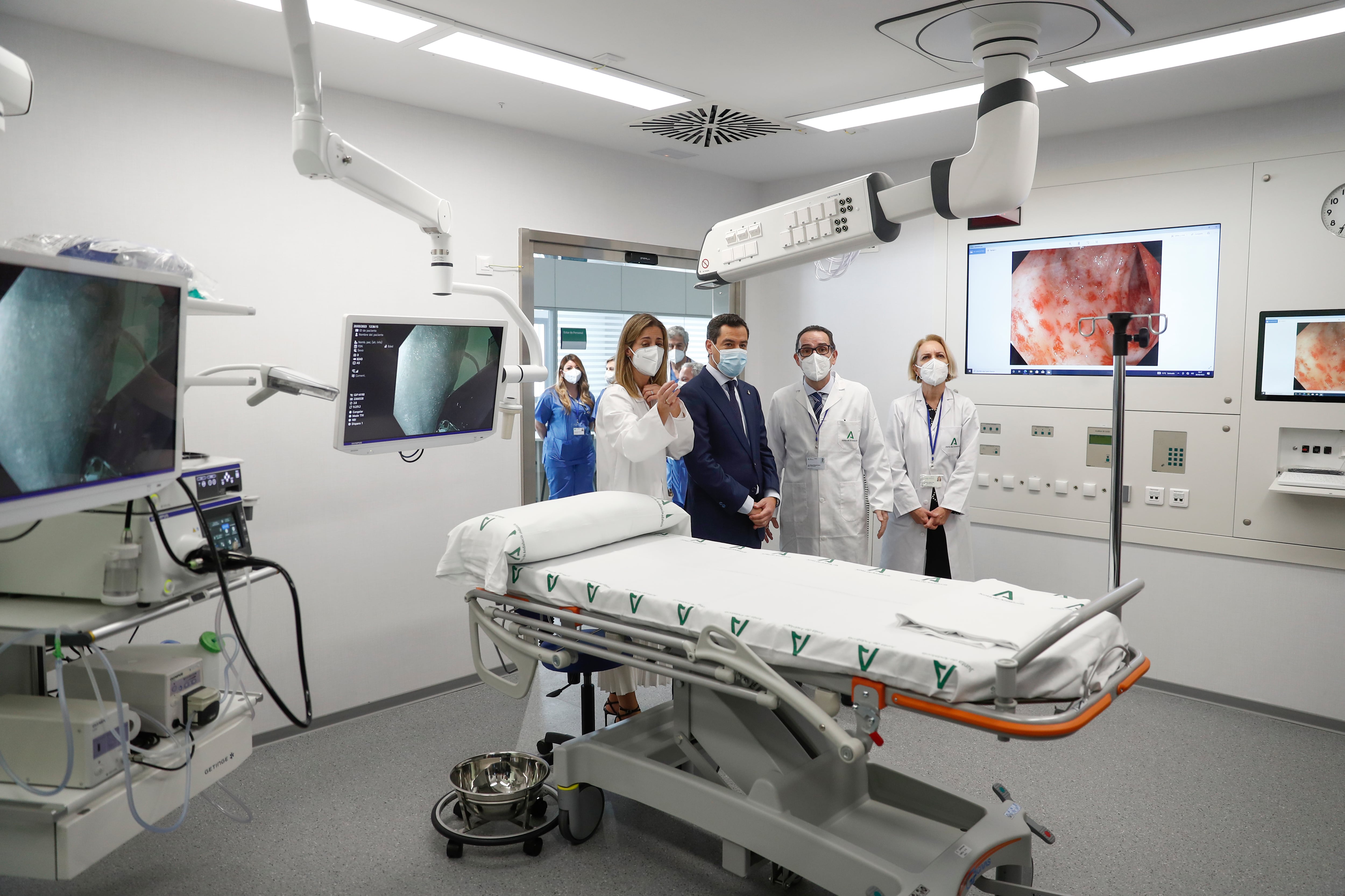 El Hospital Militar, de inaugurarse cuatro veces a tener todas sus UCI cerradas y parte de su material en el Virgen del Rocío
