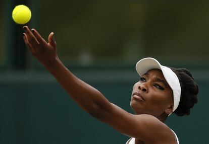 Venus Williams de Estados Unidos durante la final femenina de Wimbledon.