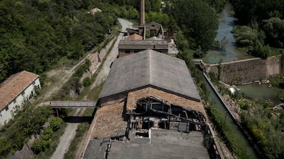Antigua fábrica de Cal Vidal, una de las antiguas colonias textiles junto al río Llobregat.