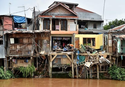 Construcciones ilegales en las orillas del río Ciliwung, en Yakarta (Indonesia).