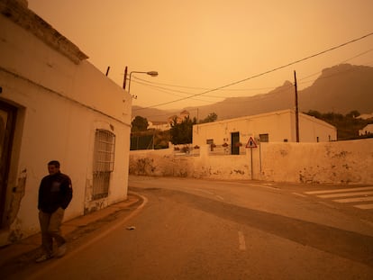 Calima en la localidad almeriense de Lucaneida de las Torres, el 15 de marzo.
