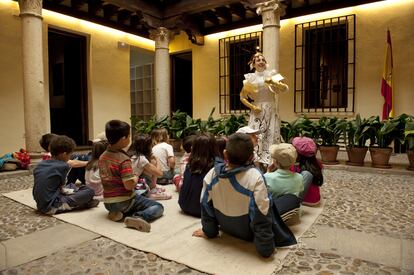 En el Patio de la Casa Natal de Cervantes se organizan talleres y actuaciones, tambián para niños.