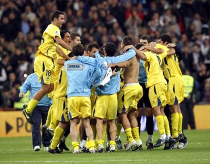 Los jugadores del Alcorcón, tras eliminar de la Copa del Rey al Real Madrid en 2009.